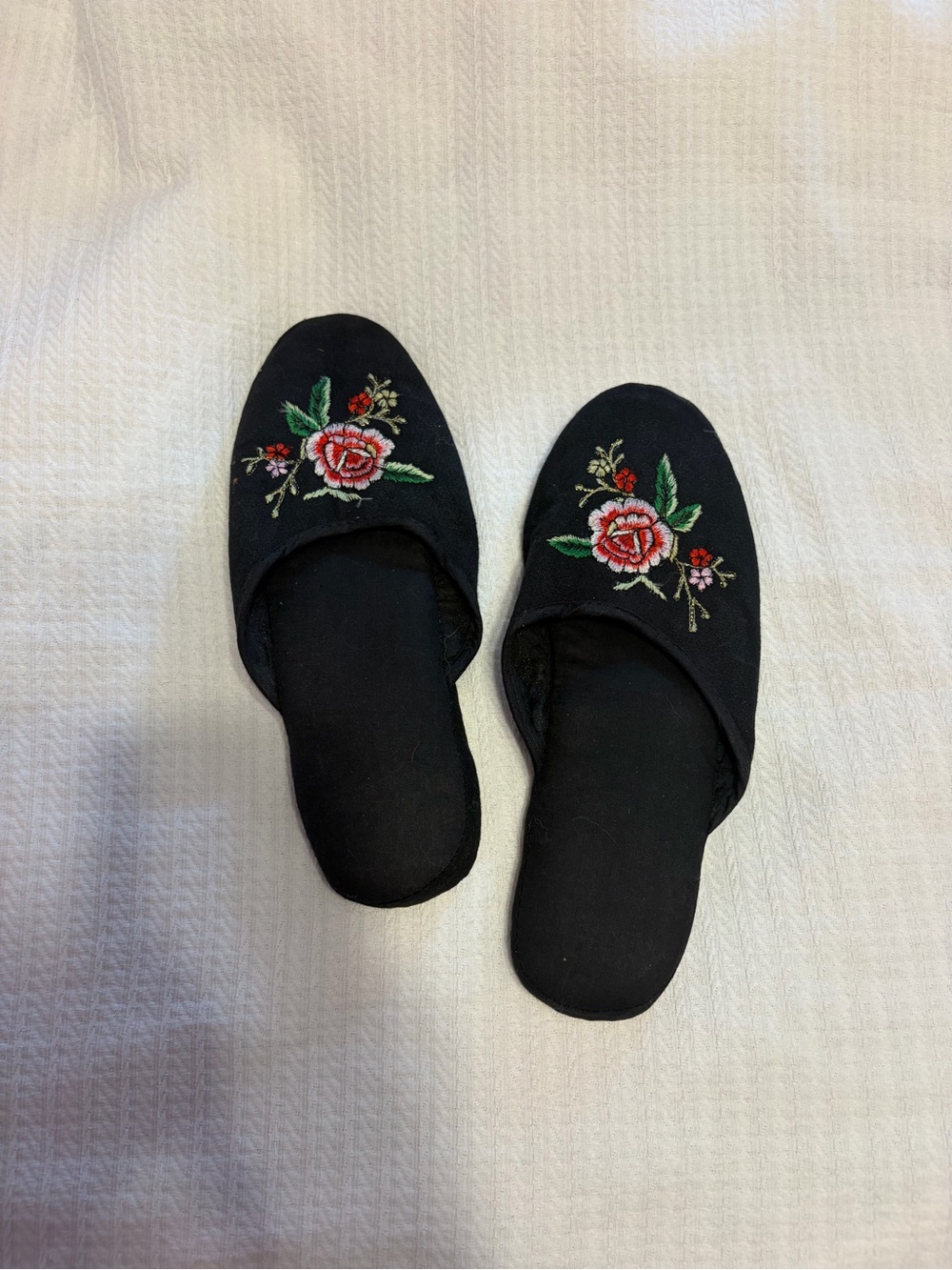 Black Floral Embroidered Slip-On Women’s Slippers